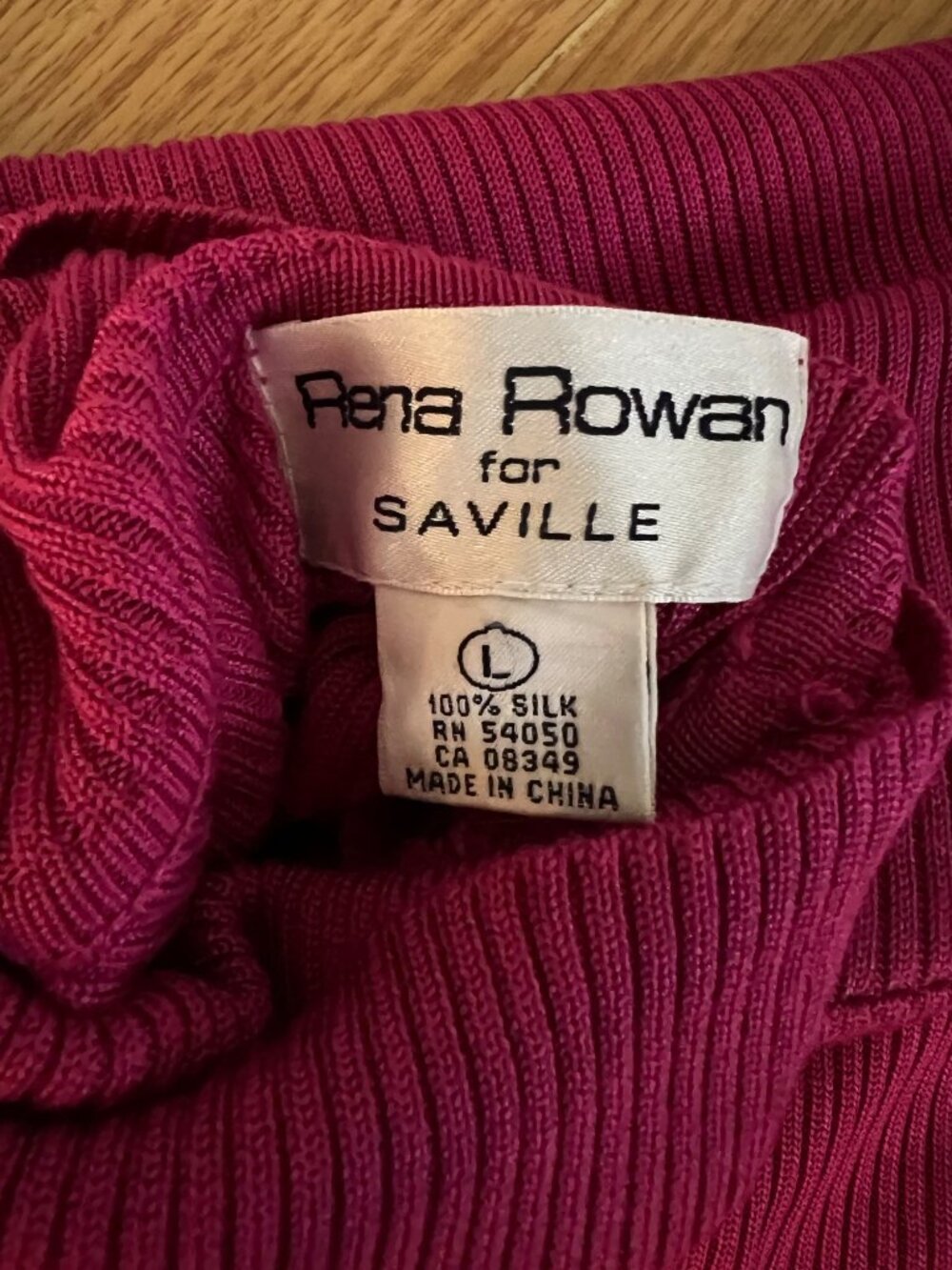 Rena Rowan Saville Ribbed Fuchsia 100% Silk Turtleneck Sweater Shoulder pads L - Picture 6 of 6